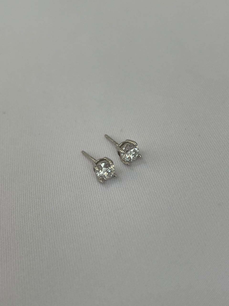 Brinco Ponto de Luz 5mm em Moissanite - Prata925