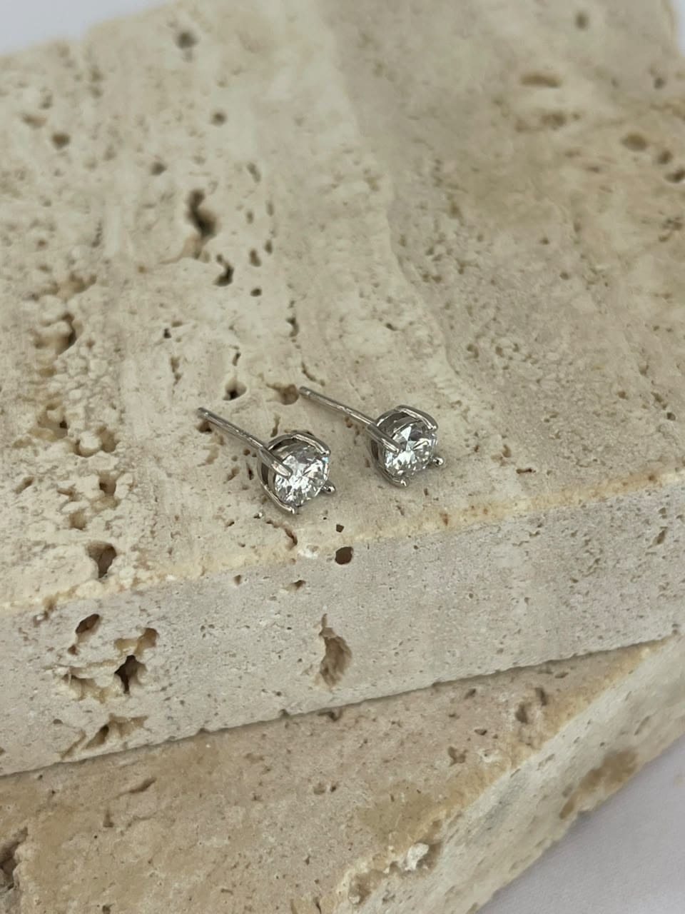 Brinco Ponto de Luz 5mm em Moissanite - Prata925 - Imagem 3