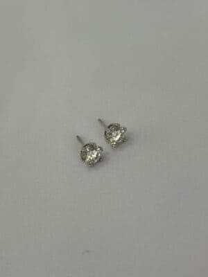 Brinco Ponto de Luz em Moissanite 6,5mm - Prata 925